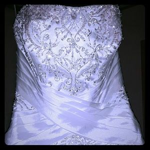 Strapless wedding dress
